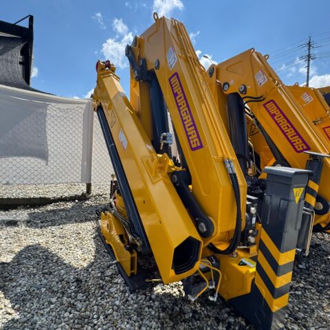 GRUA ARTICULADA PARA INSTALAR SOBRE CAMION 8 TON